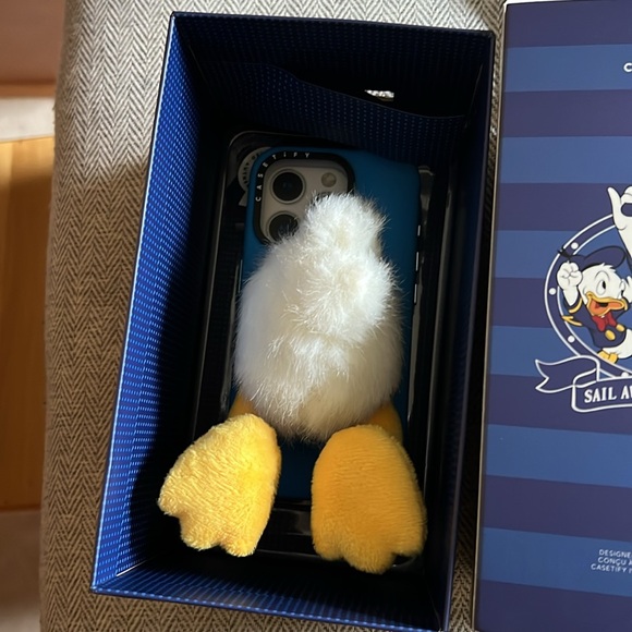 CASETIFY Donald Duck Plush Grippy case for iPhone 15 Pro - Picture 9 of 9